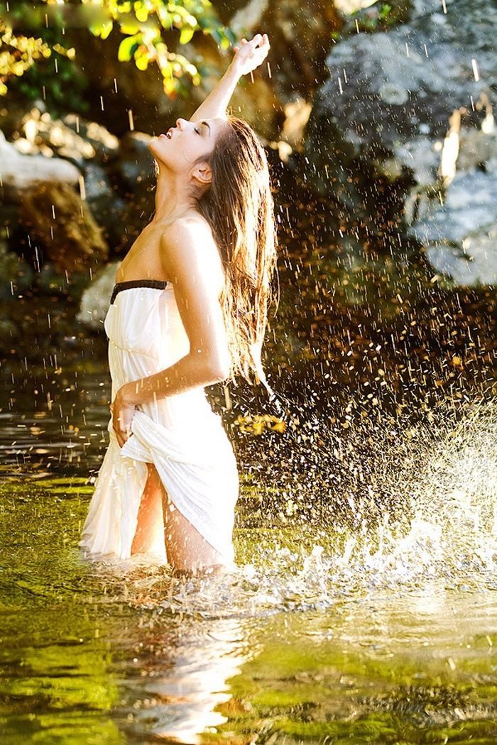 Marie Avgeropoulos in Lagos