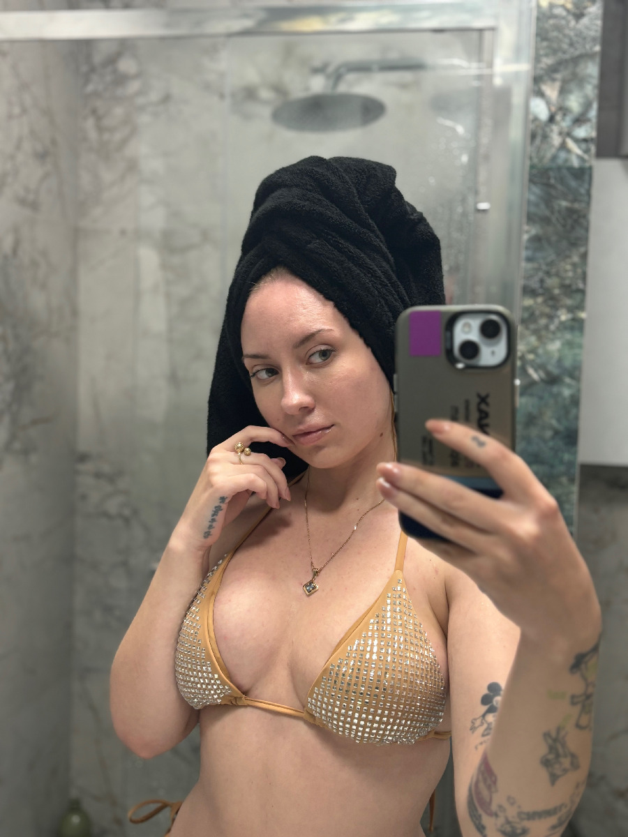 Nude girl KateV in Lagos