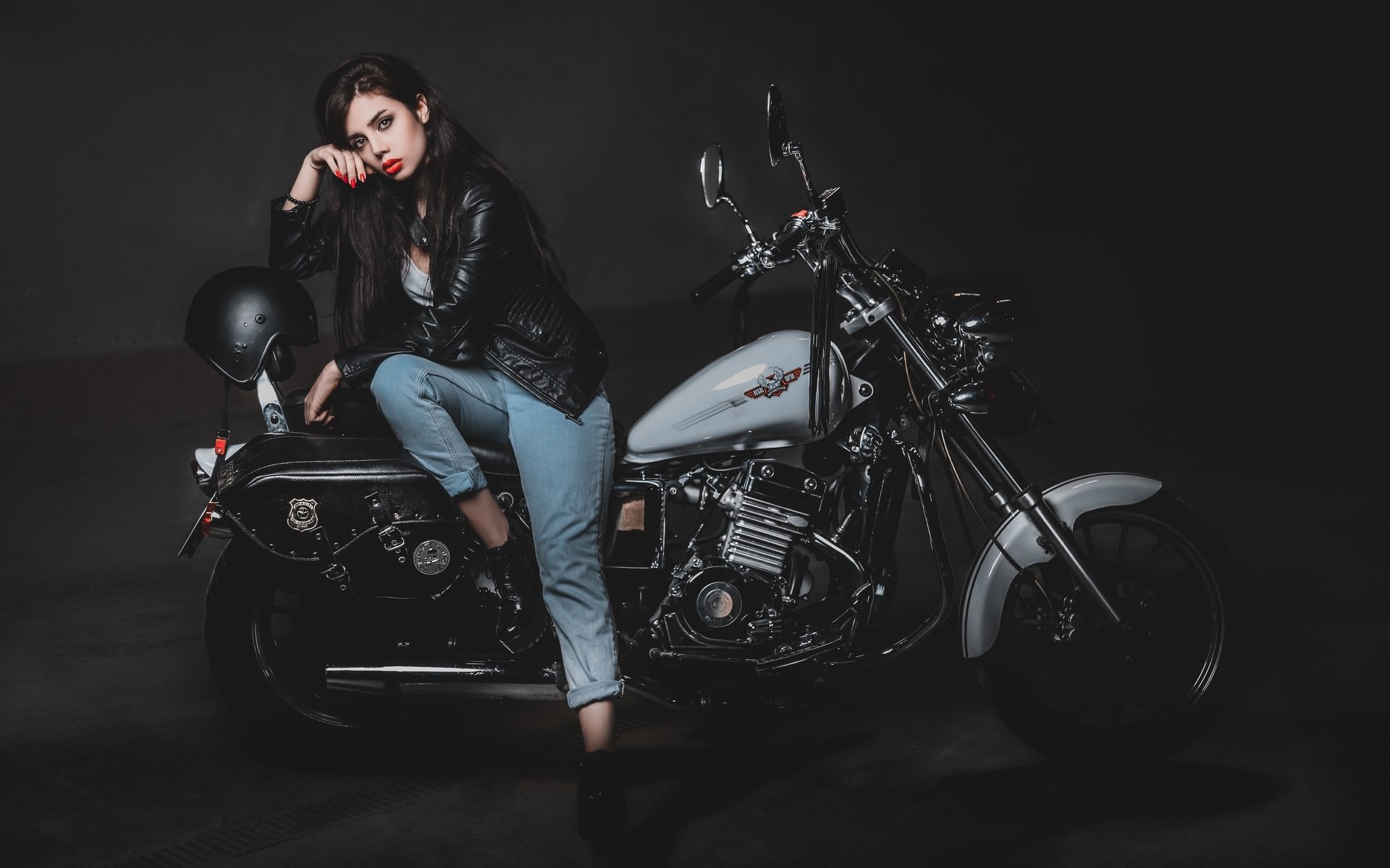 Biker girls: style and drive brings the glow — live moments in Lagos