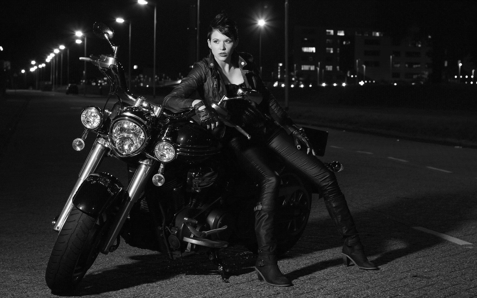 Photo Beautiful girls and motorcycles in Lagos